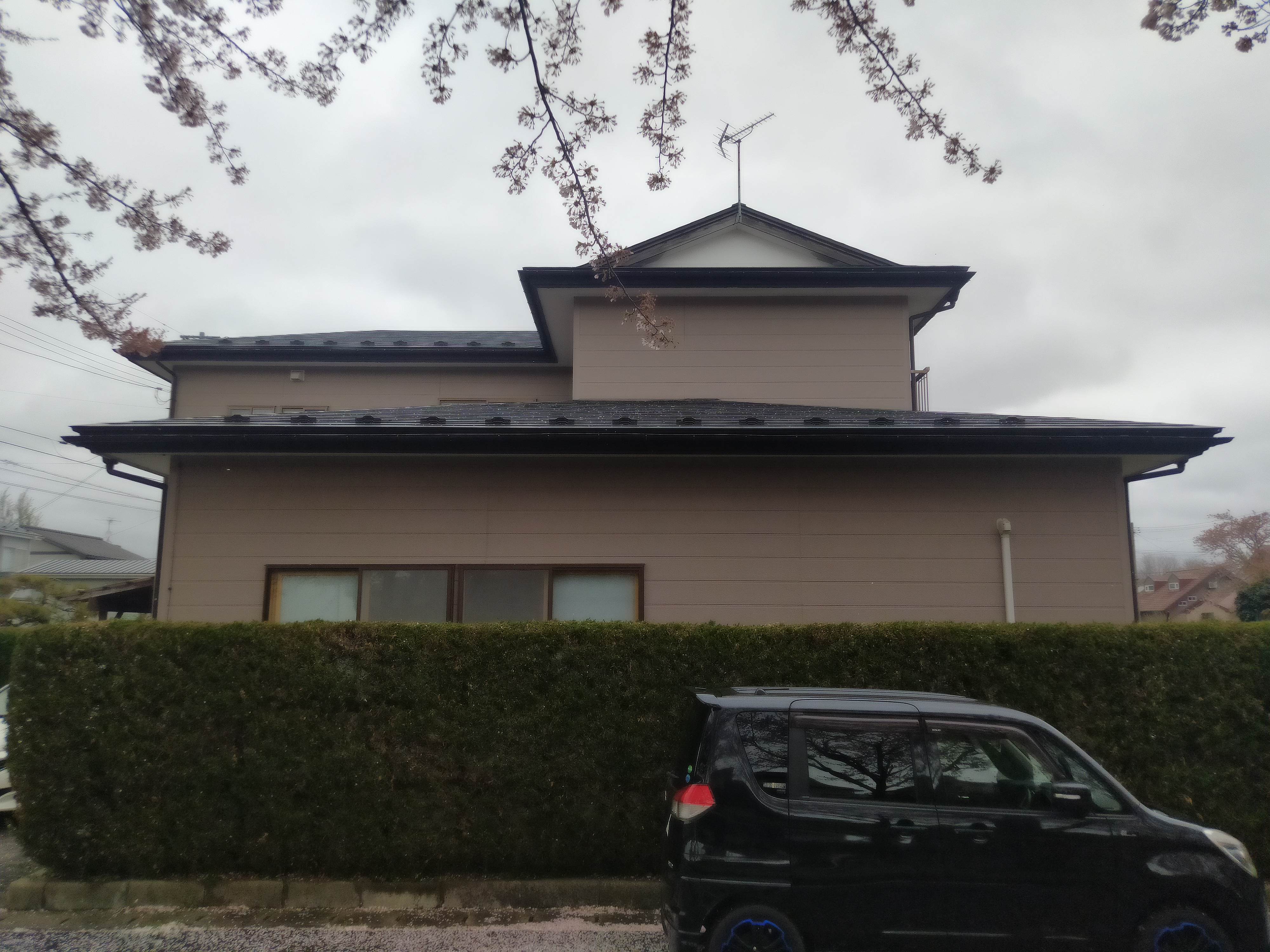 屋根の塗装工事完工（秋田市新屋）