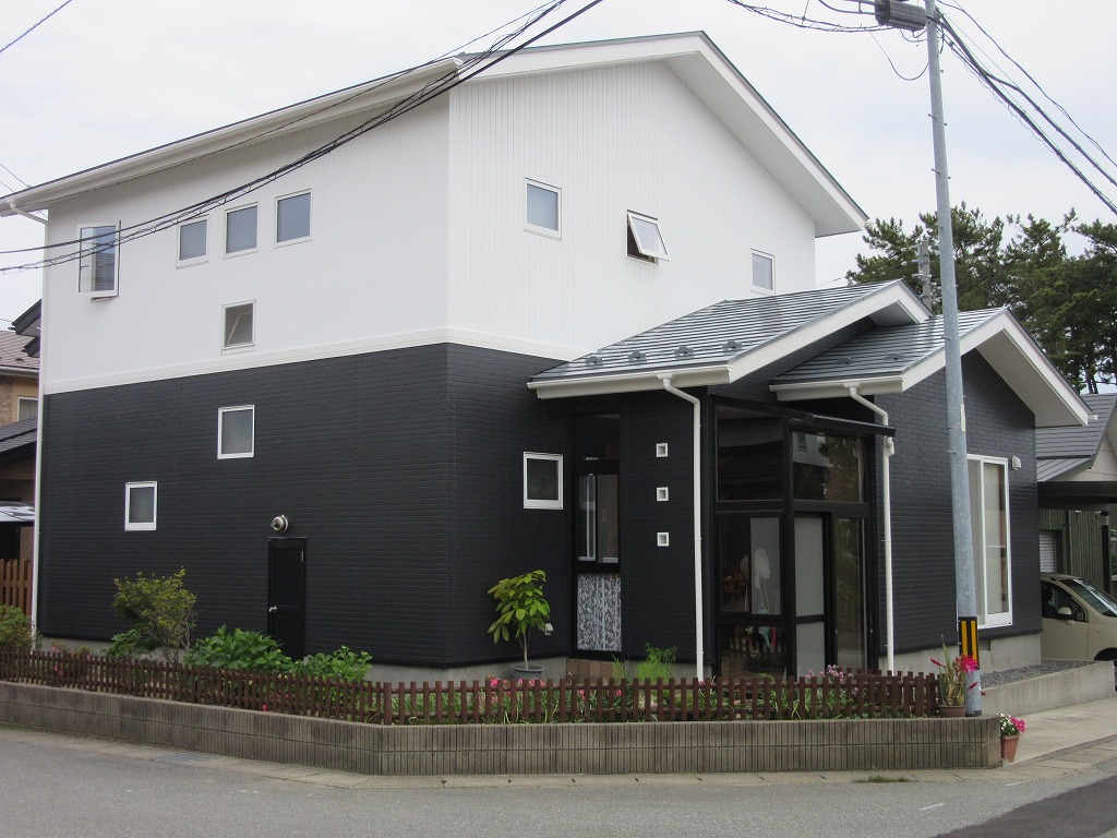 外壁屋根の塗装工事完工（新屋松美町）