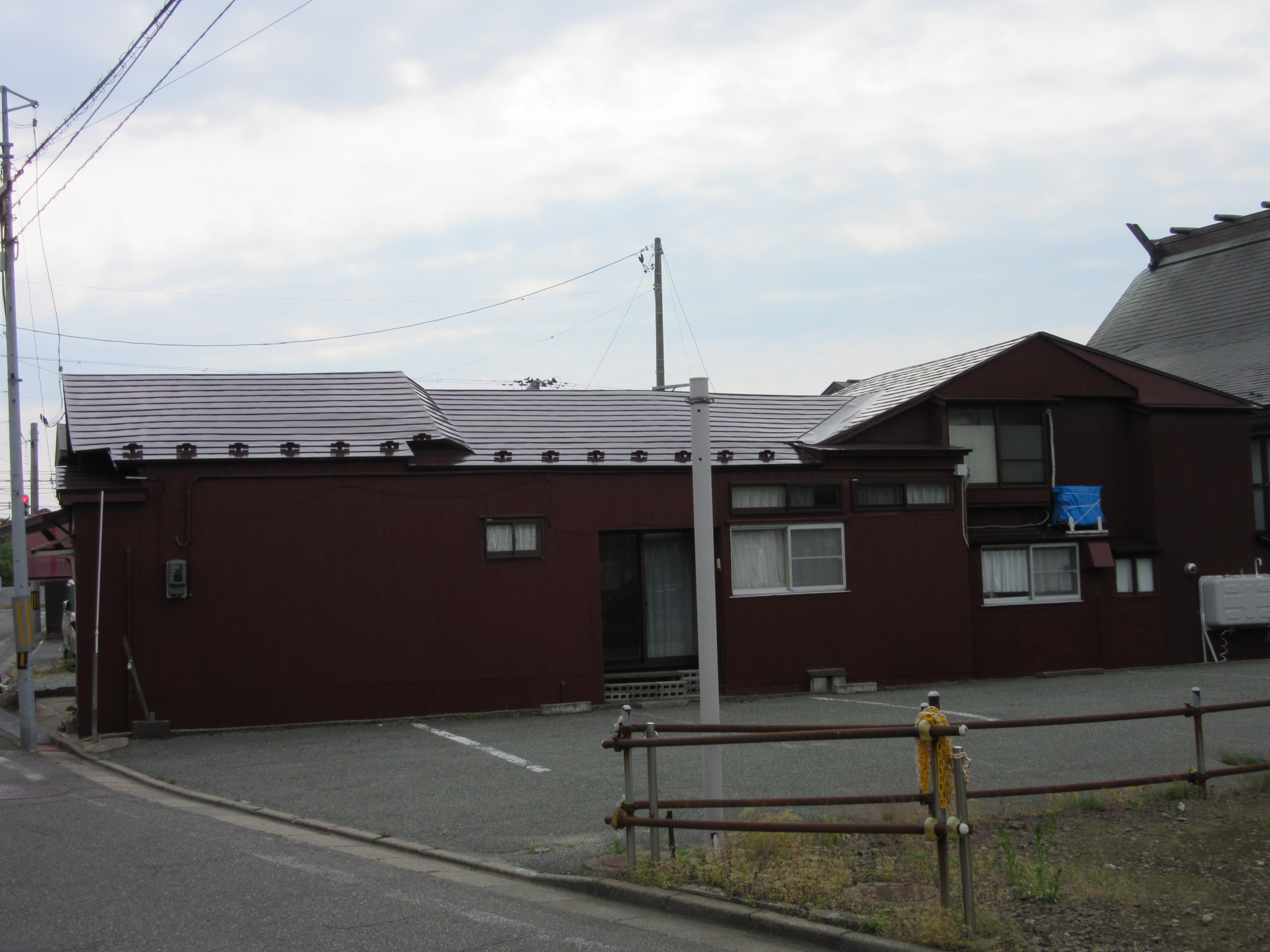 屋根の塗装工事完工（秋田市牛島東）