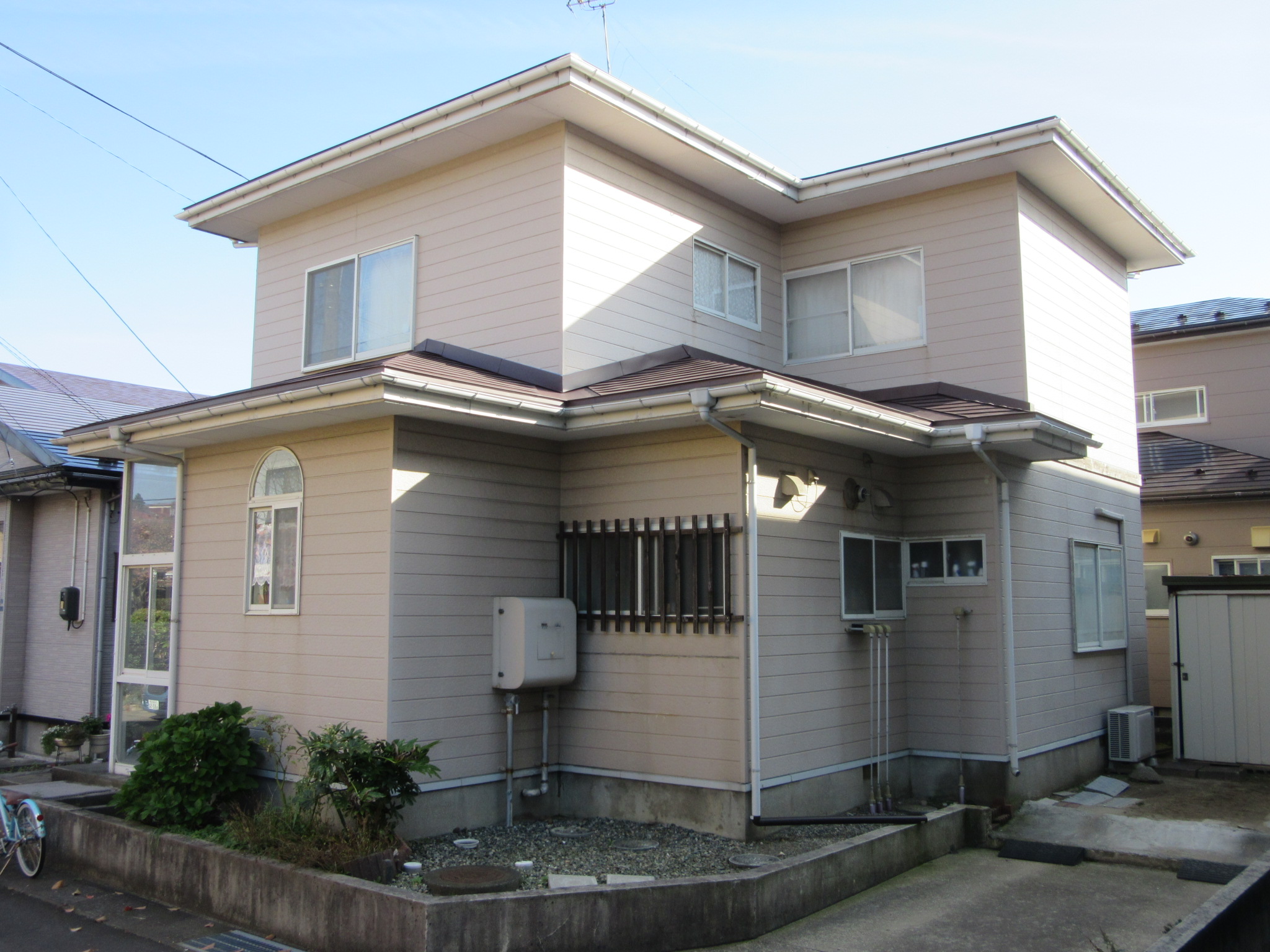 屋根の葺き替え、雨樋補修工事完工（秋田市牛島東）