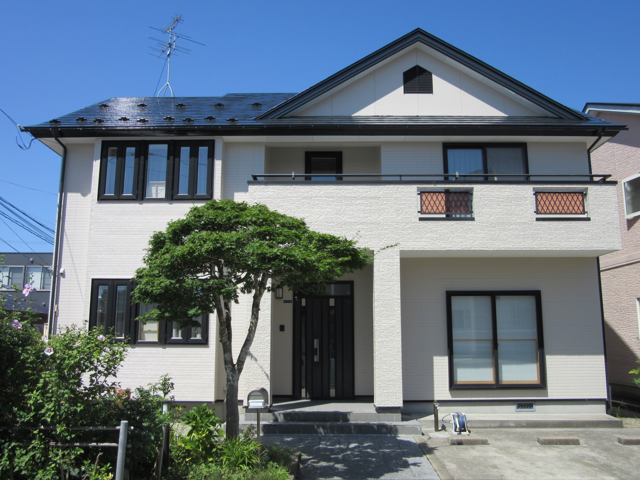 外壁屋根の塗装工事完工（秋田市仁井田）