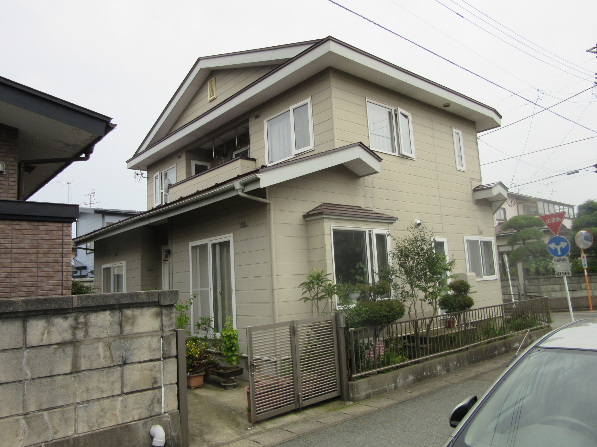 屋根の塗装工事完工（秋田市牛島東）