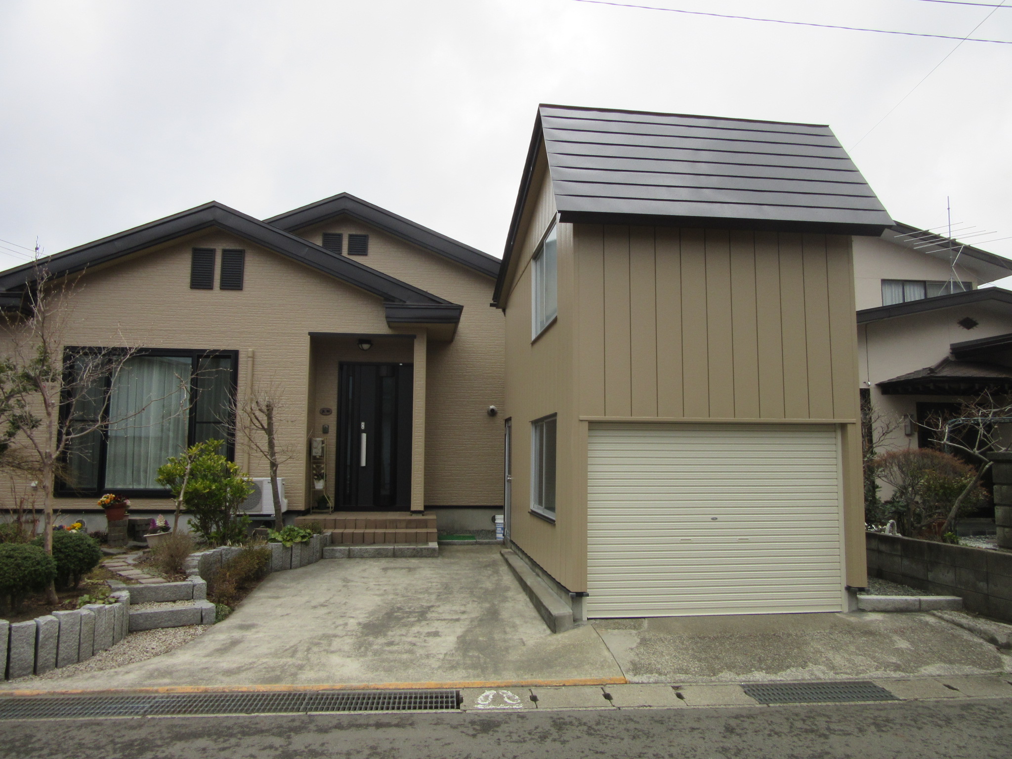 外壁屋根の塗装工事完工（秋田市将軍野）