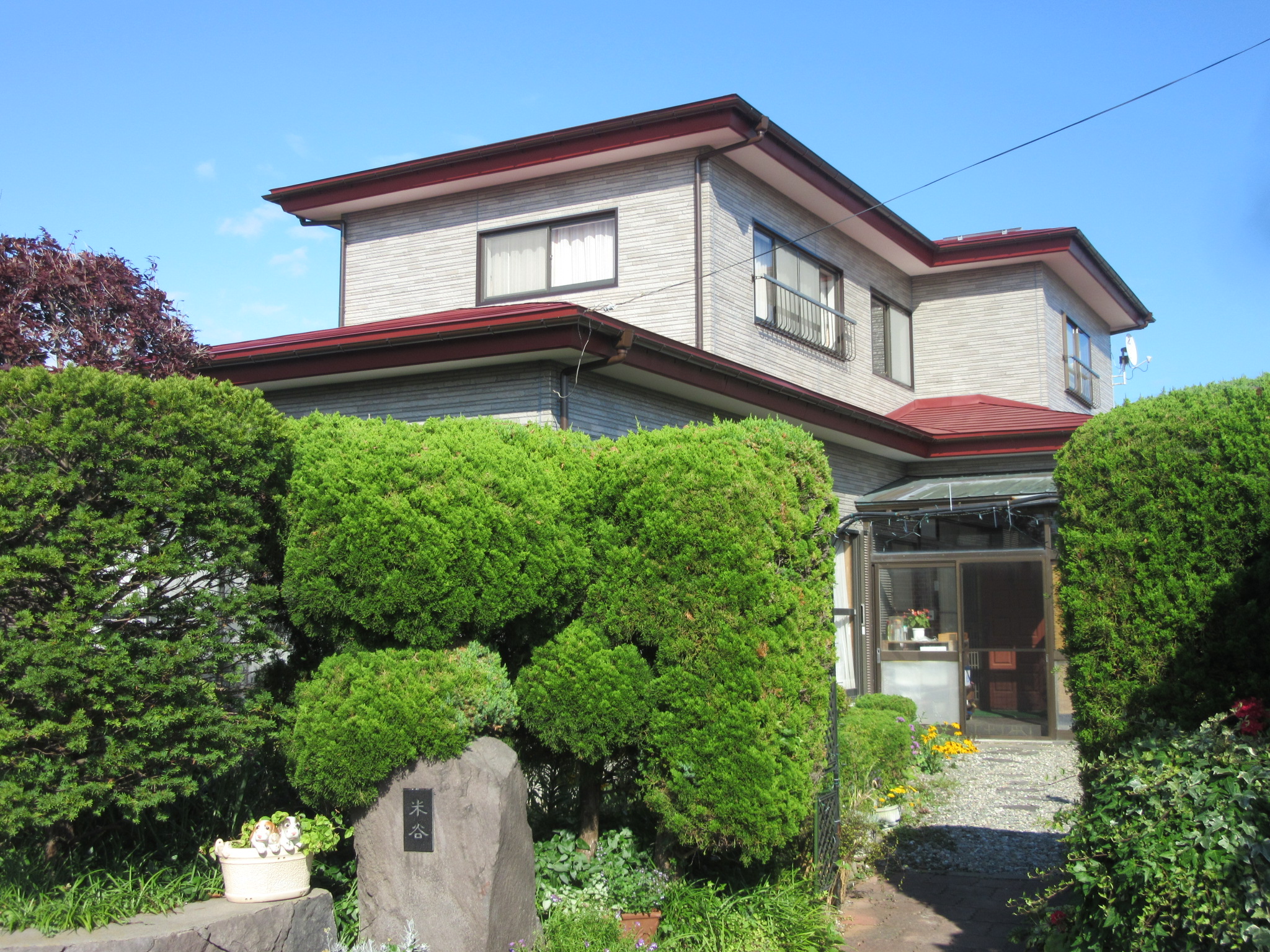 屋根カバー葺き、外壁の塗装工事完工（男鹿市船越）