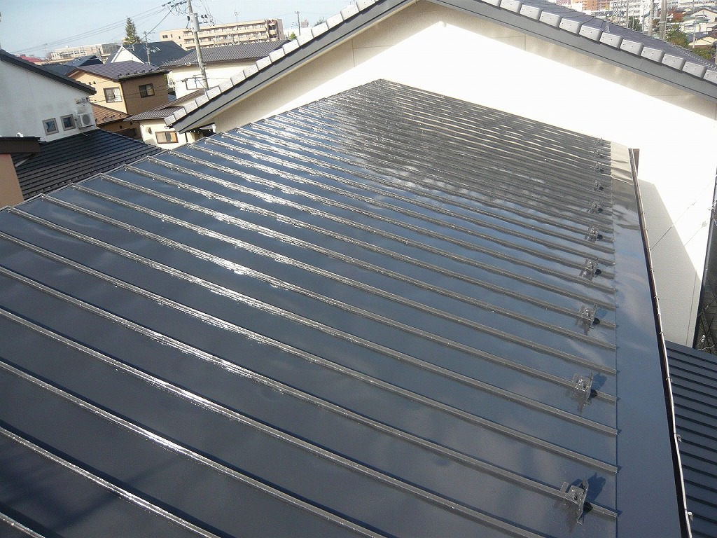 屋根の塗装工事完工（秋田市東通）