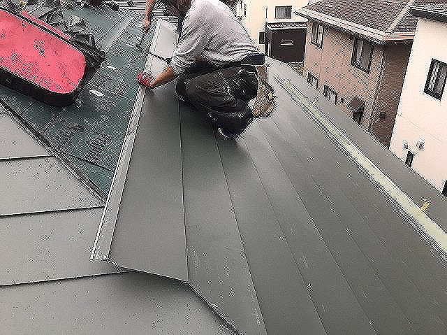 屋根葺き工事（カバー工法）、外壁塗装工事完工（秋田市大平台）