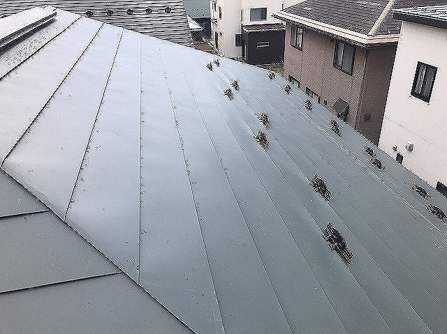 屋根葺き工事（カバー工法）、外壁塗装工事完工（秋田市大平台）